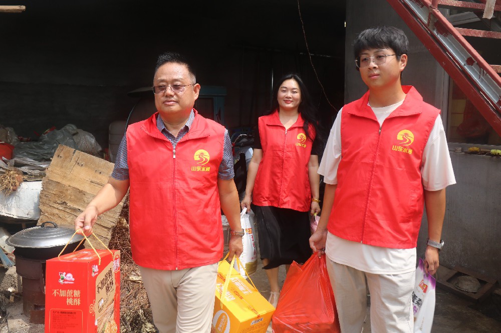 薪火相传忆初心 情暖七一敬功臣